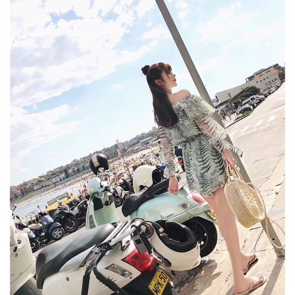 Off Shoulder Chiffon Jumpsuit Short Leaf patterned - Picture 3 of 7